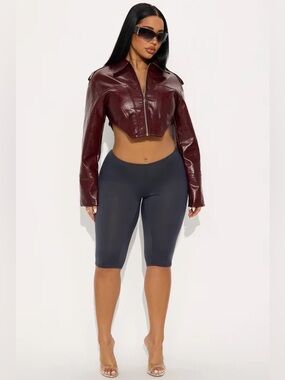 Fashion Nova Feeling Cheeky Mid Rise Runched Butt Capri Leggings - Grey